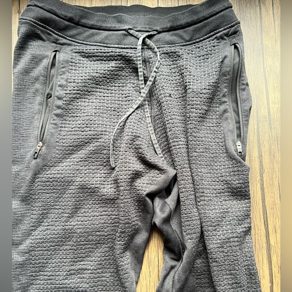 Lululemon Mens Joggers with Pocket Zippers - Medium - Picture 5 of 5